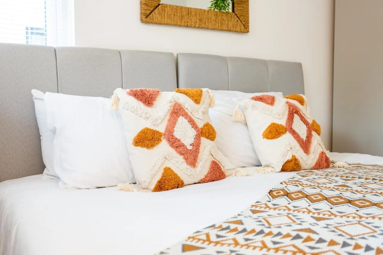 Apartment Family Comfort - Southend Stays