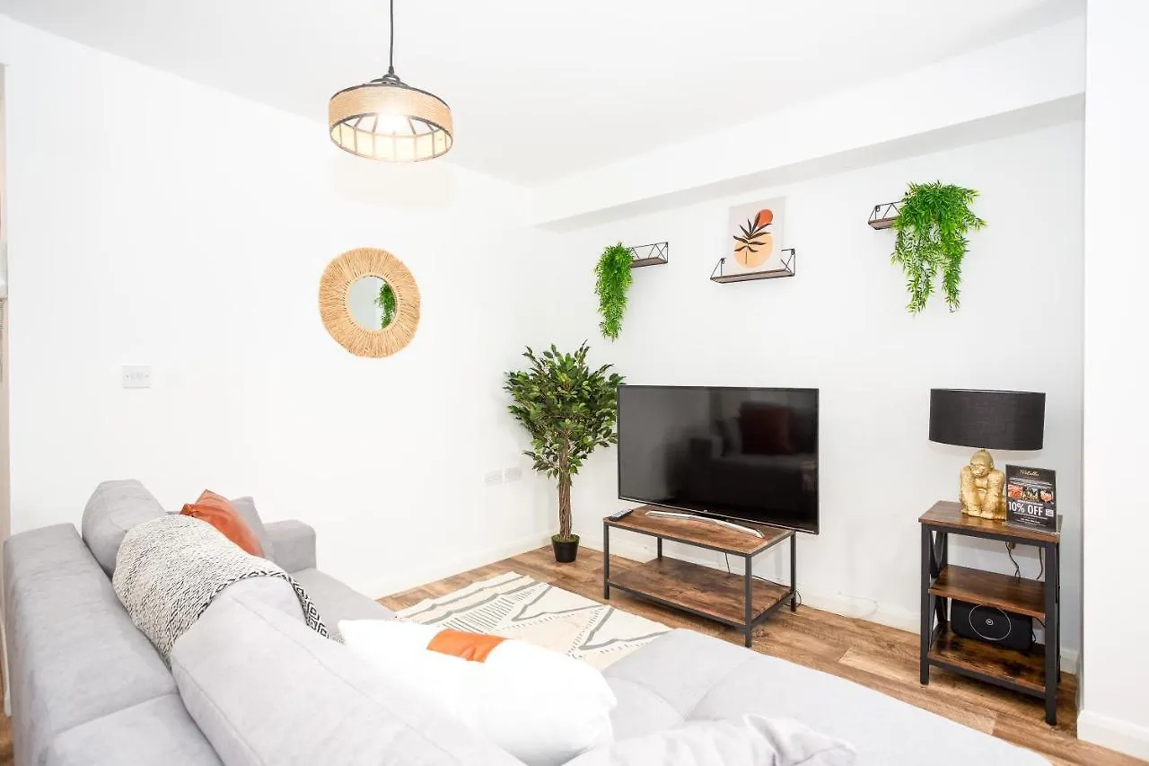 Family Comfort - Southend Stays